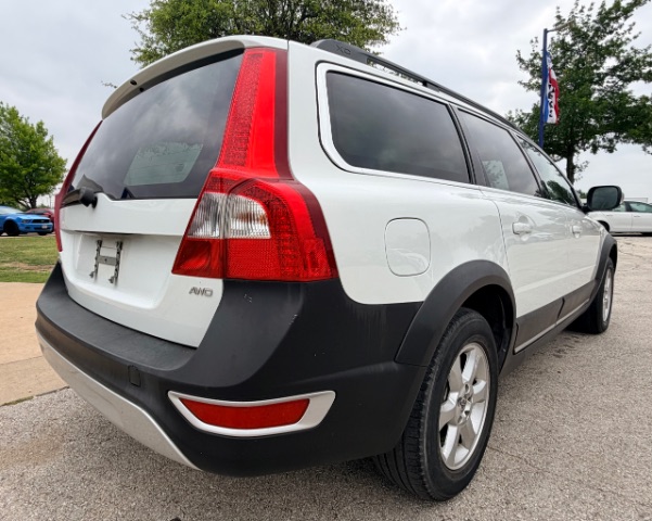 Volvo XC70 Vehicle Full-screen Gallery Image 04
