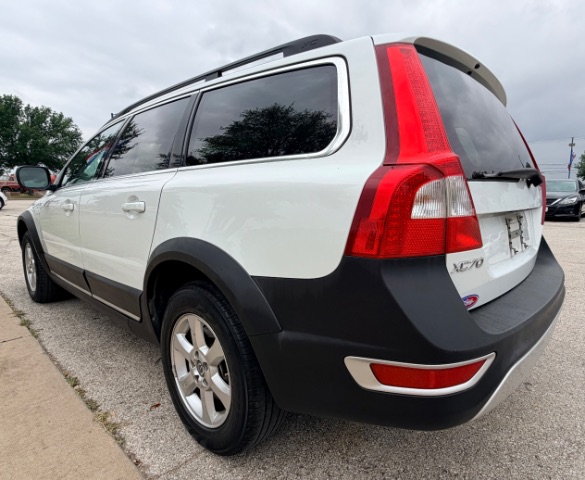 Volvo XC70 Vehicle Full-screen Gallery Image 05