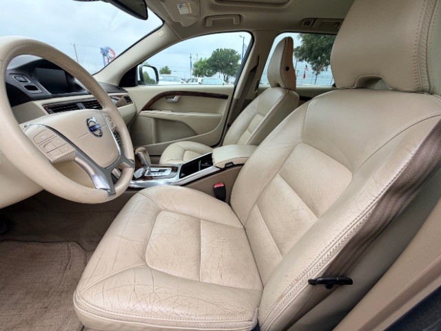 Volvo XC70 Vehicle Full-screen Gallery Image 07