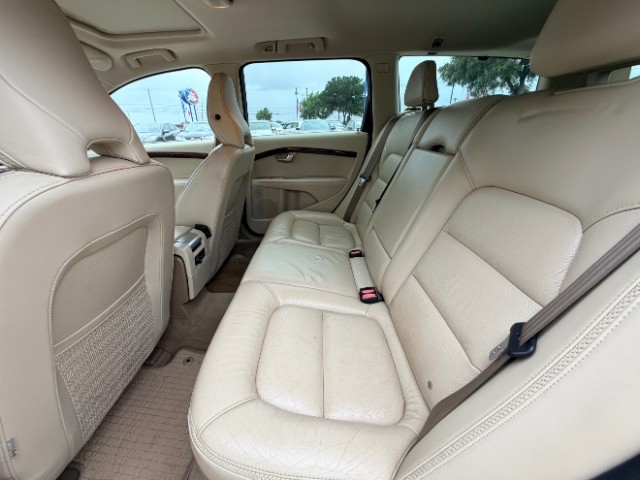 Volvo XC70 Vehicle Full-screen Gallery Image 10