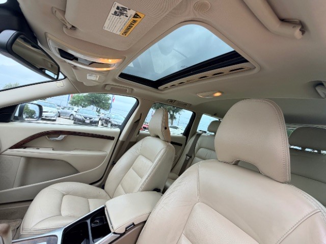 Volvo XC70 Vehicle Full-screen Gallery Image 11