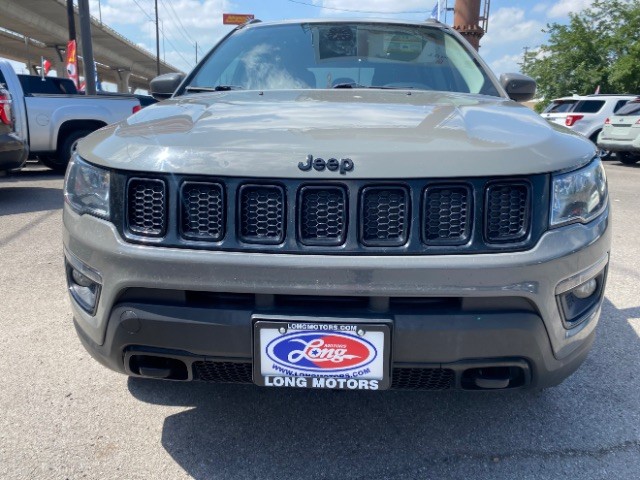 Jeep Compass Vehicle Full-screen Gallery Image 02