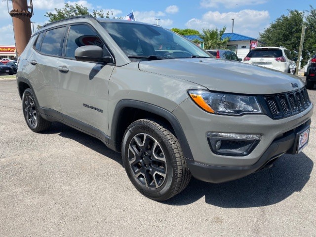 Jeep Compass Vehicle Full-screen Gallery Image 03