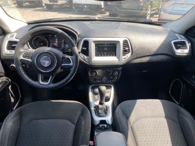 Jeep Compass Vehicle Full-screen Gallery Image 06