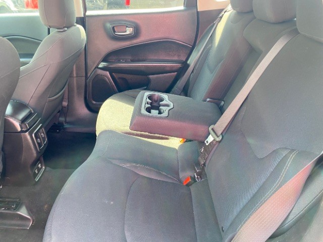 Jeep Compass Vehicle Full-screen Gallery Image 07