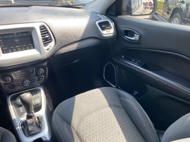 Jeep Compass Vehicle Full-screen Gallery Image 10