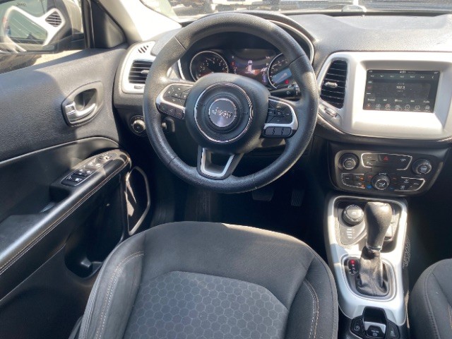 Jeep Compass Vehicle Full-screen Gallery Image 11