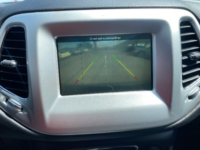 Jeep Compass Vehicle Full-screen Gallery Image 13