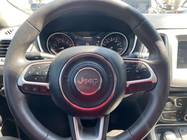 Jeep Compass Vehicle Full-screen Gallery Image 14