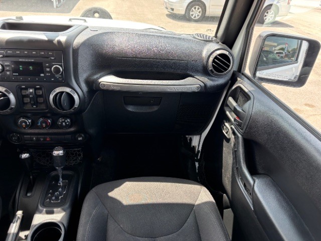 Jeep Wrangler Unlimited Vehicle Full-screen Gallery Image 09