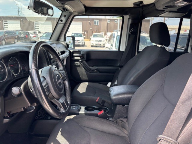 Jeep Wrangler Unlimited Vehicle Full-screen Gallery Image 10