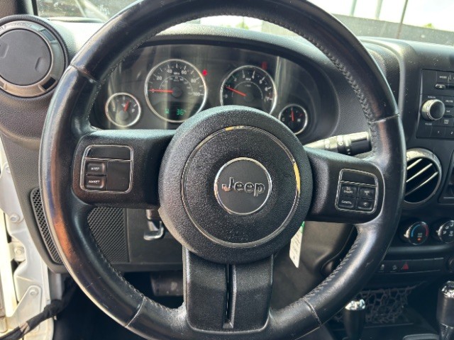 Jeep Wrangler Unlimited Vehicle Full-screen Gallery Image 11