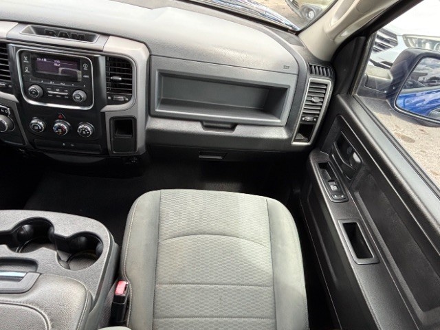 Ram 1500 Vehicle Full-screen Gallery Image 09