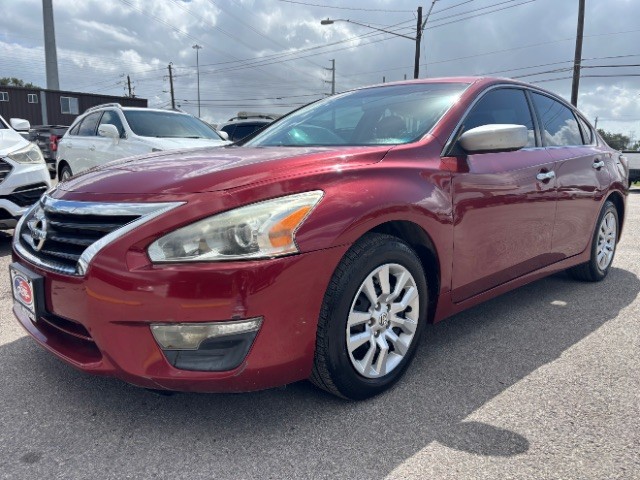 Nissan Altima Vehicle Full-screen Gallery Image 03