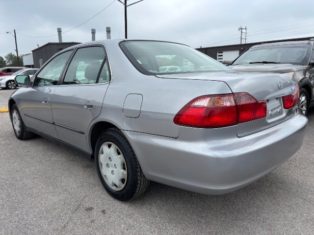 Honda Accord Sedan Vehicle Full-screen Gallery Image 04