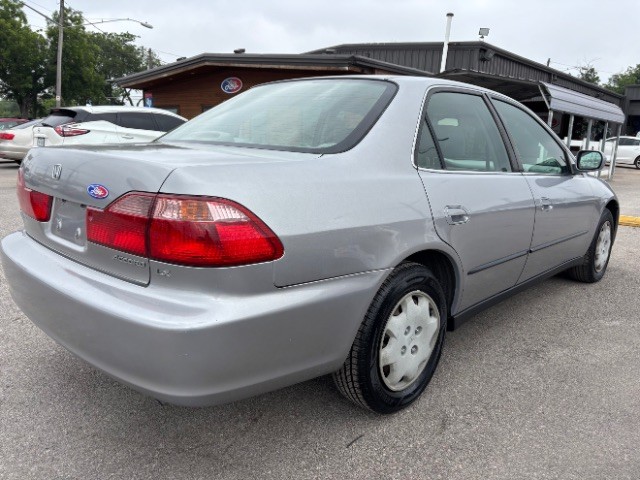 Honda Accord Sedan Vehicle Full-screen Gallery Image 05