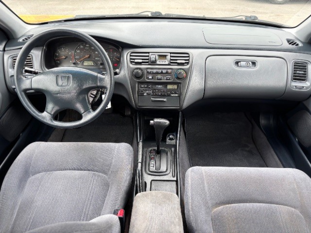 Honda Accord Sedan Vehicle Full-screen Gallery Image 07