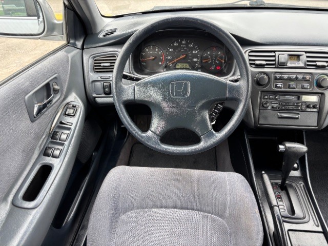 Honda Accord Sedan Vehicle Full-screen Gallery Image 08