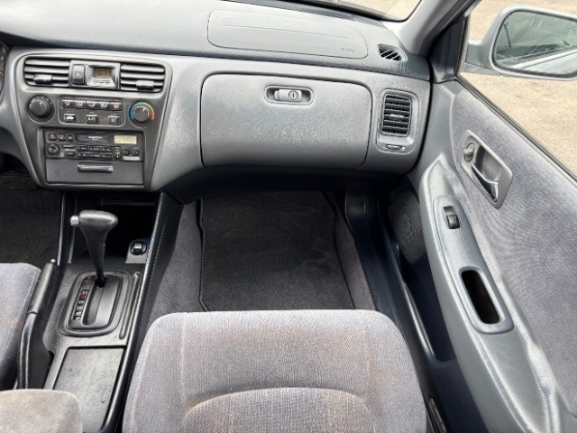 Honda Accord Sedan Vehicle Full-screen Gallery Image 09