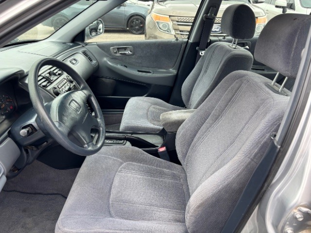 Honda Accord Sedan Vehicle Full-screen Gallery Image 10