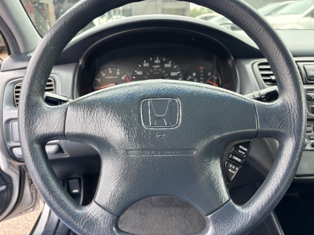 Honda Accord Sedan Vehicle Full-screen Gallery Image 11