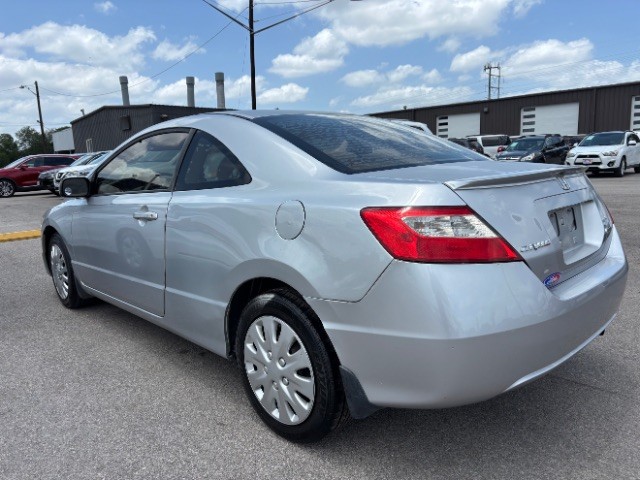 Honda Civic Coupe Vehicle Full-screen Gallery Image 04
