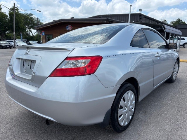 Honda Civic Coupe Vehicle Full-screen Gallery Image 05