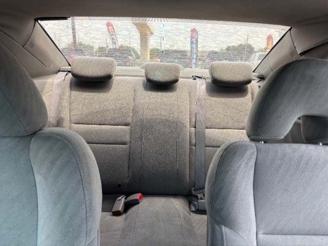 Honda Civic Coupe Vehicle Full-screen Gallery Image 07