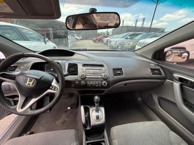 Honda Civic Coupe Vehicle Full-screen Gallery Image 08