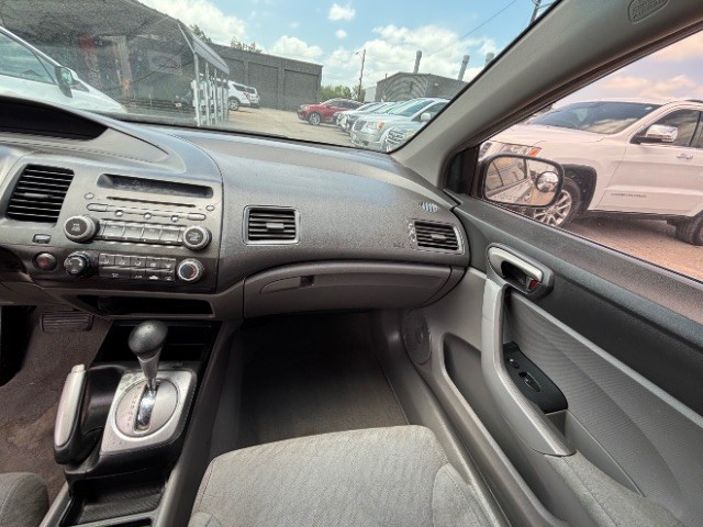 Honda Civic Coupe Vehicle Full-screen Gallery Image 10