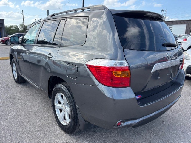 Toyota Highlander Vehicle Full-screen Gallery Image 04