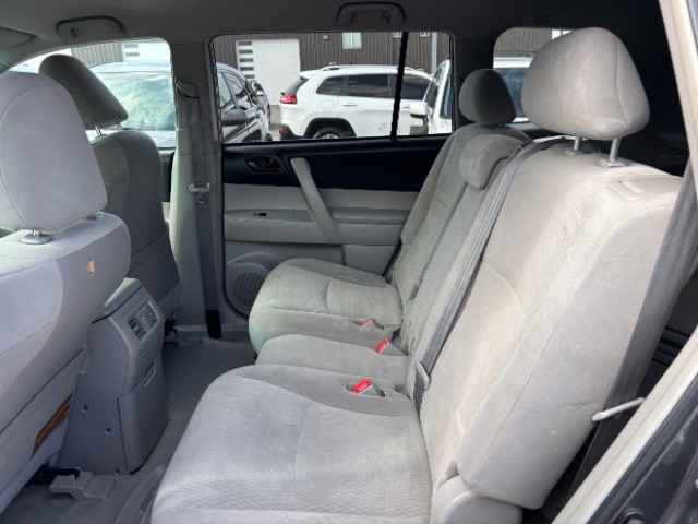 Toyota Highlander Vehicle Full-screen Gallery Image 06