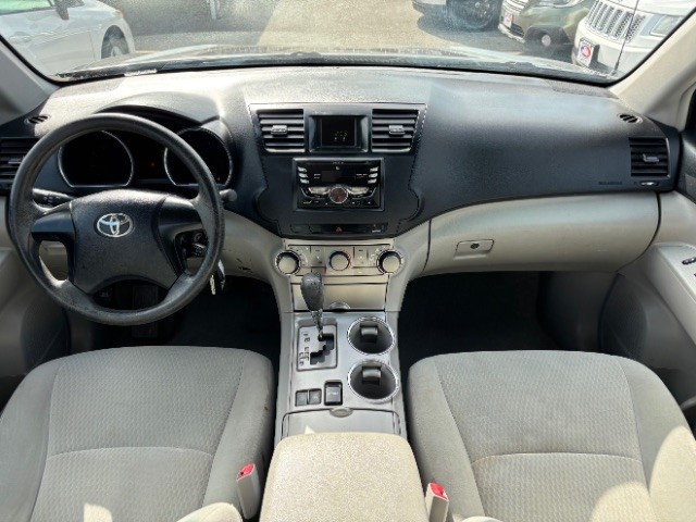 Toyota Highlander Vehicle Full-screen Gallery Image 07