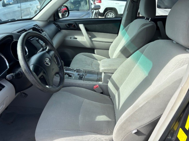 Toyota Highlander Vehicle Full-screen Gallery Image 10