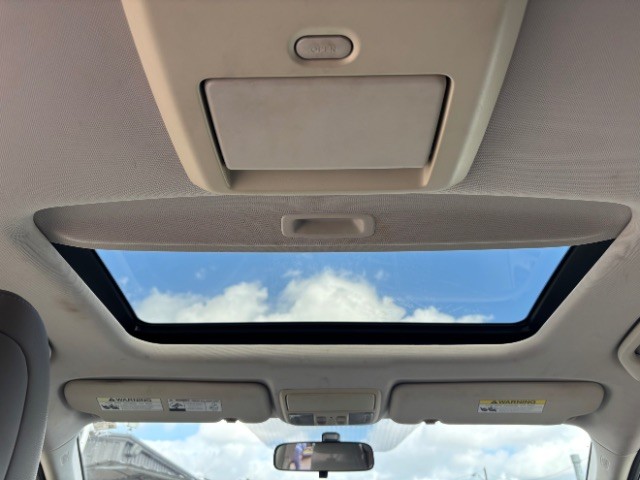 Honda CR-V Vehicle Full-screen Gallery Image 10