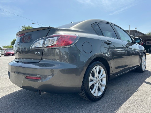 Mazda Mazda3 Sedan Vehicle Full-screen Gallery Image 04