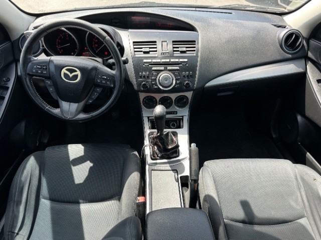 Mazda Mazda3 Sedan Vehicle Full-screen Gallery Image 06