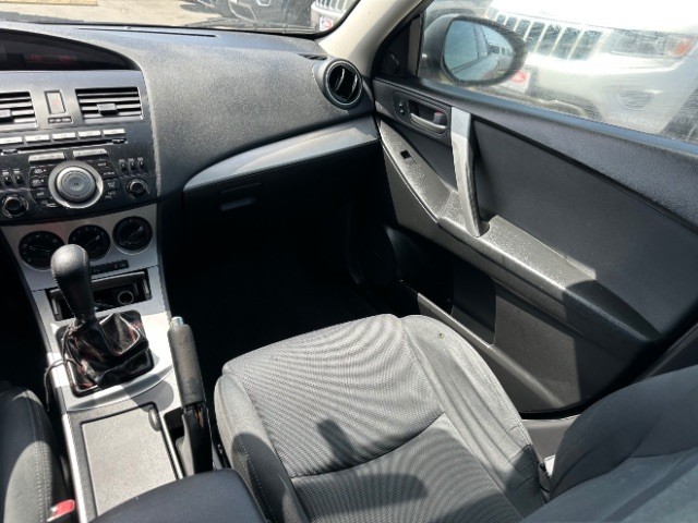 Mazda Mazda3 Sedan Vehicle Full-screen Gallery Image 07