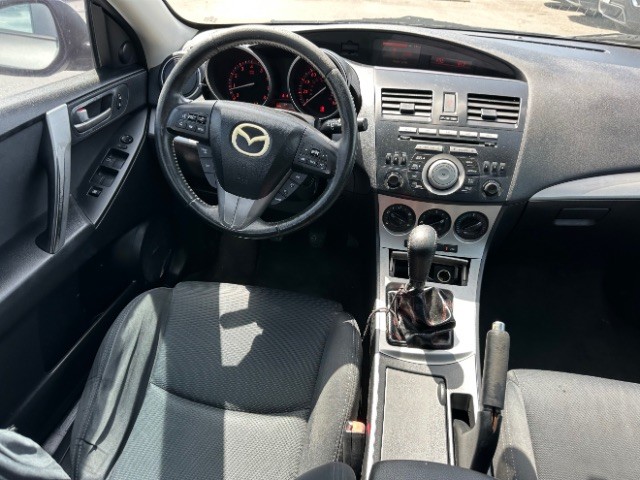 Mazda Mazda3 Sedan Vehicle Full-screen Gallery Image 08