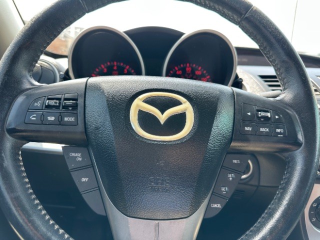 Mazda Mazda3 Sedan Vehicle Full-screen Gallery Image 15