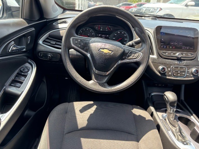 Chevrolet Malibu Vehicle Full-screen Gallery Image 08