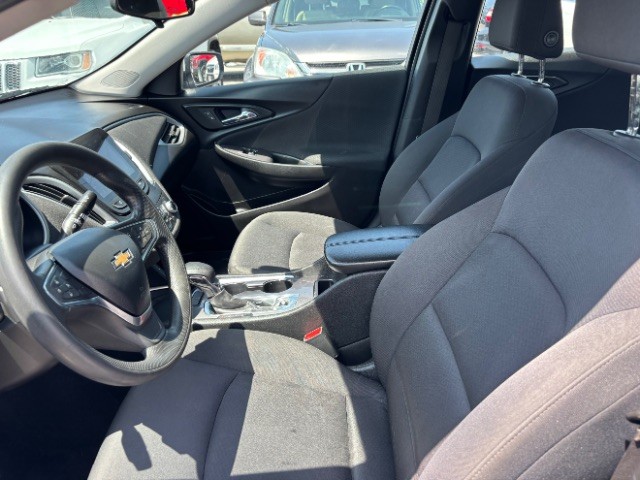 Chevrolet Malibu Vehicle Full-screen Gallery Image 10