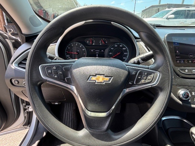 Chevrolet Malibu Vehicle Full-screen Gallery Image 12