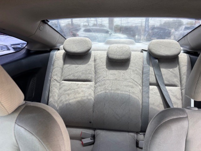 Honda Civic Coupe Vehicle Full-screen Gallery Image 07