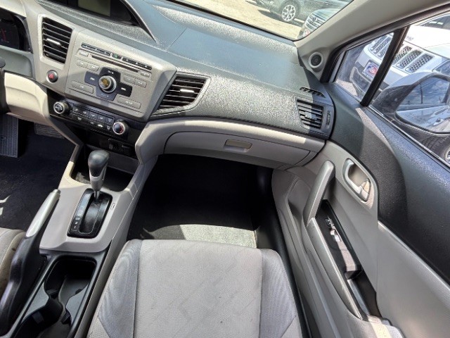 Honda Civic Coupe Vehicle Full-screen Gallery Image 09