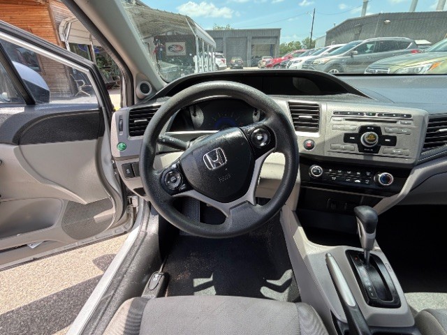 Honda Civic Coupe Vehicle Full-screen Gallery Image 10