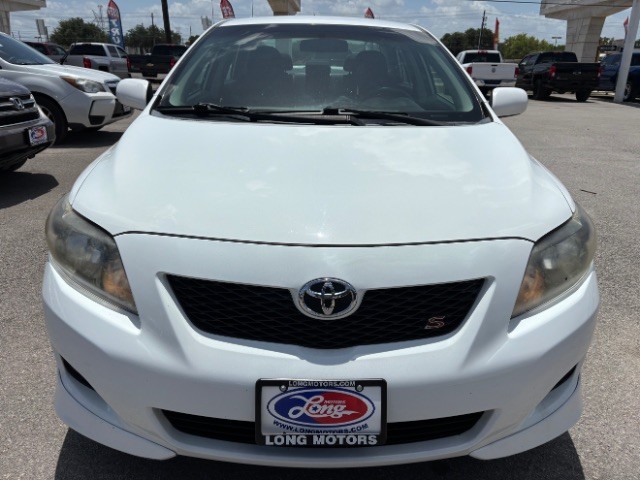 Toyota Corolla Vehicle Full-screen Gallery Image 02