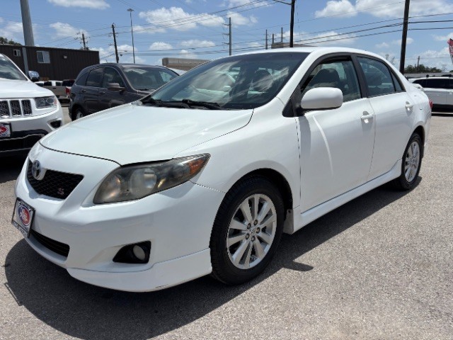 Toyota Corolla Vehicle Full-screen Gallery Image 03