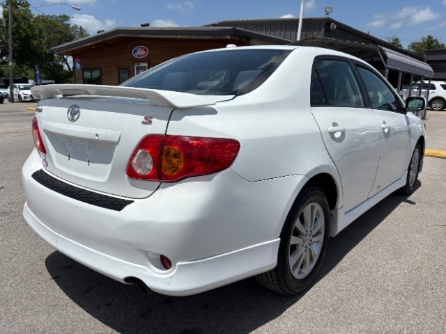 Toyota Corolla Vehicle Full-screen Gallery Image 05