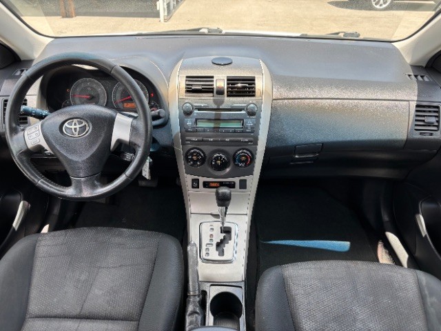 Toyota Corolla Vehicle Full-screen Gallery Image 07